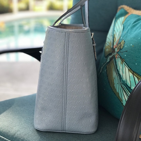 SOLD Michael Kors Jet Set Travel Carryall - Picture 3 of 5